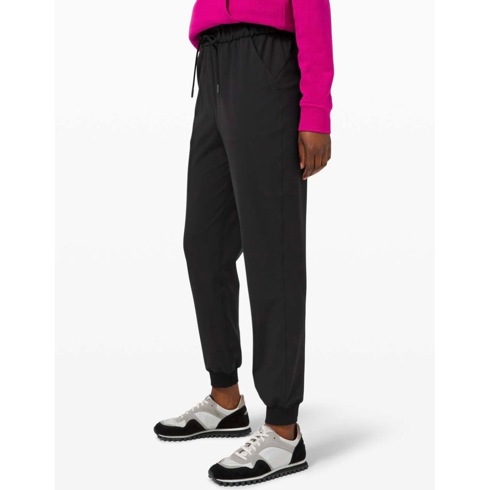 Lululemon Keep Moving Jogger Black Size‎ 2 Athleisure Travel Lounge Running Gym